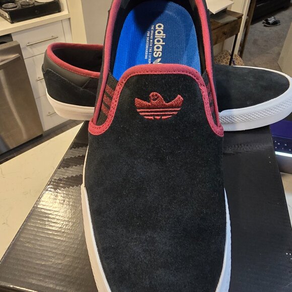 Adidas Shmoofoil Skateboarding Shoes - Core Black / Shadow Red JQ1044 Mens 10 - Picture 2 of 16